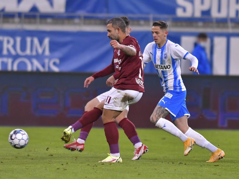 Situație inedită la meciul dintre Universitatea Craiova și Rapid! Cîmpanu a intrat pe teren cu echipament cu numere diferite_4