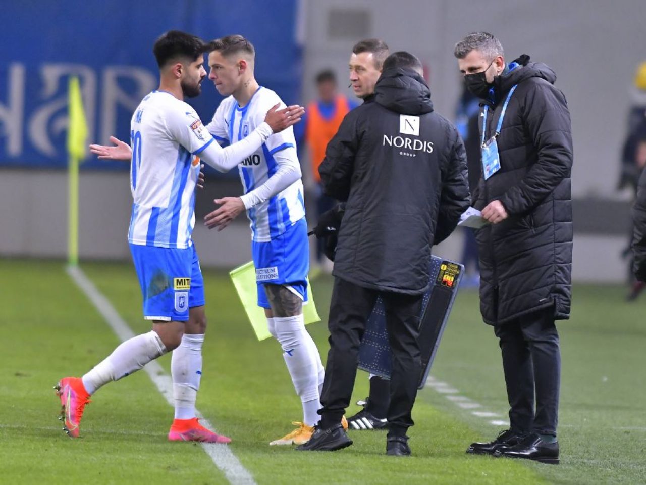 Situație inedită la meciul dintre Universitatea Craiova și Rapid! Cîmpanu a intrat pe teren cu echipament cu numere diferite_9