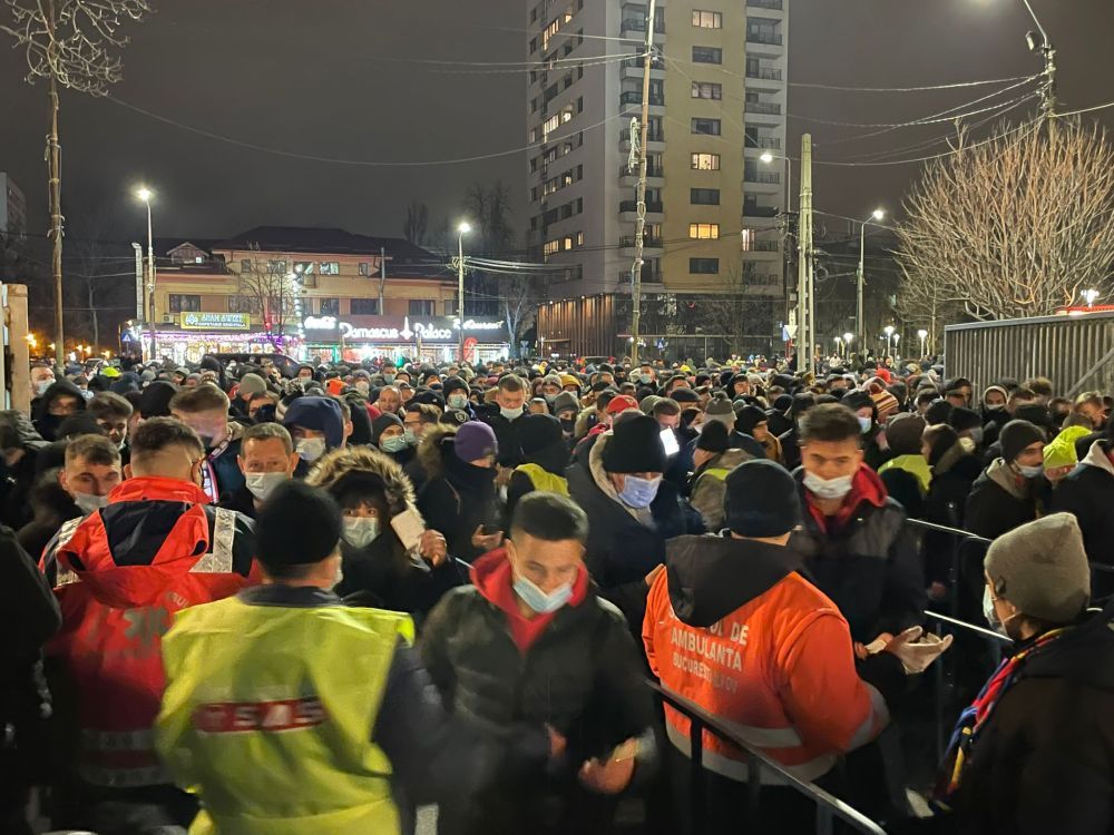 Haos la porțile Arenei Naționale! Suporterii, blocați în afara stadionului. Fanii, nervoși că au ratat startul de meci_2