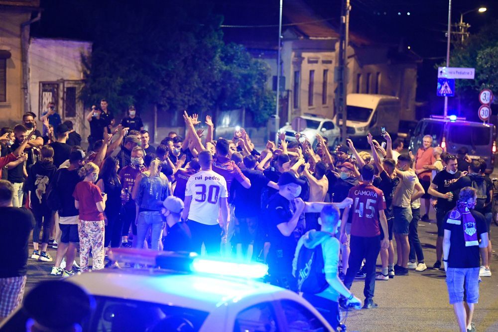 ”Poți să faci un grup pe WhatsApp cu ei” :) Câți fani ai CFR-ului au venit la meciul cu FCSB_1