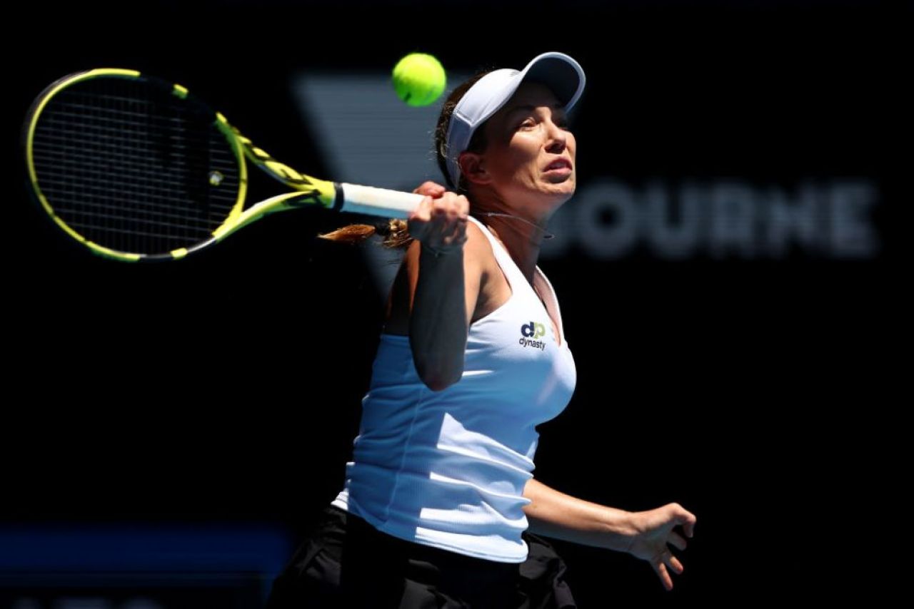 Când terenul de tenis devine circ: Danielle Collins, oponenta Simonei Halep, reacții isterice și gesturi animalice. Cum i-a speriat pe fani_1