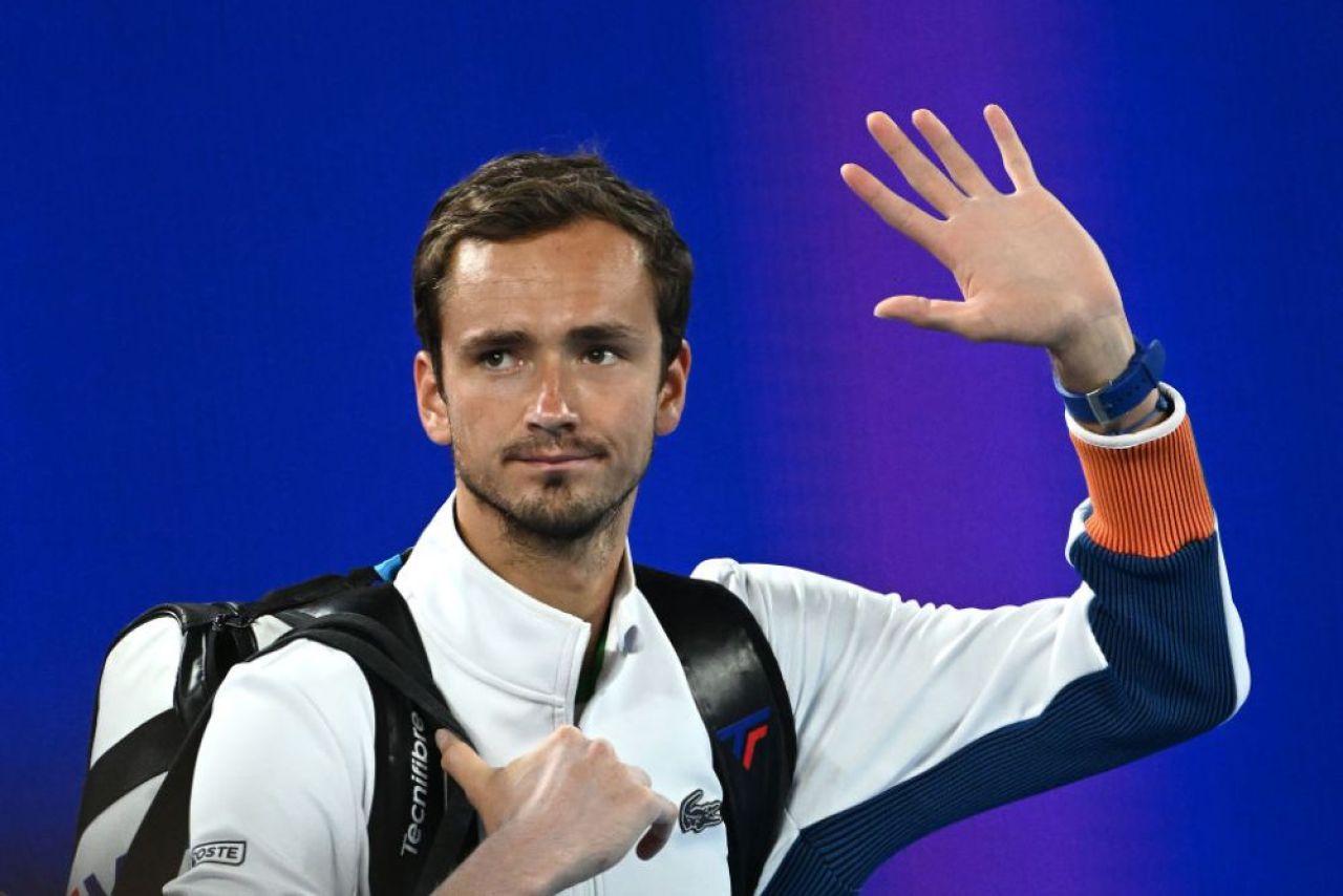 „Ești prost? Uită-te la mine, cu tine vorbesc!” Medvedev l-a umilit pe arbitru: „Ești praf pentru o semifinală de Grand Slam!”_3