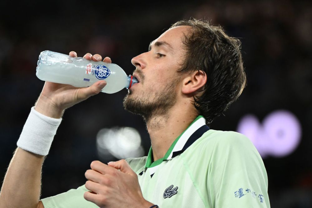„Ești prost? Uită-te la mine, cu tine vorbesc!” Medvedev l-a umilit pe arbitru: „Ești praf pentru o semifinală de Grand Slam!”_8