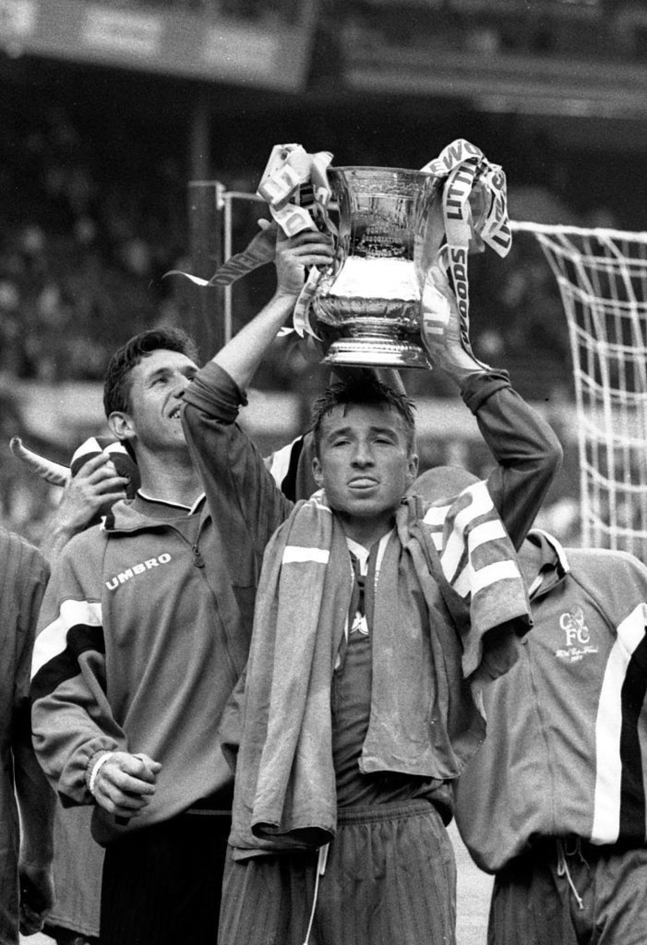 Poveștile FA Cup | Români în Cupa Angliei: tricolorul din ”Generația de Aur” și starul lui Liverpool cu tată din București care au câștigat trofeul_4