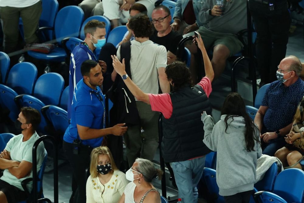 „Nu am văzut asta niciodată în tenis!” Nick Kyrgios a ordonat „expulzarea” unui spectator în finala Australian Open_13