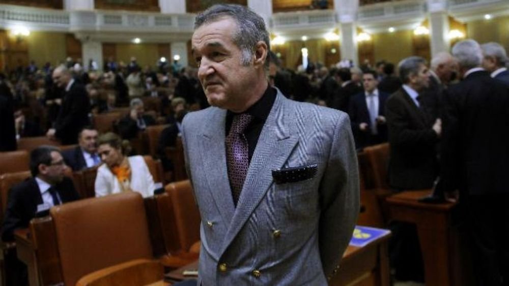 Un celebru designer a dat verdictul: „Cel mai bine îmbrăcat este Gigi Becali!” Al doilea remarcat activează tot în sport _13