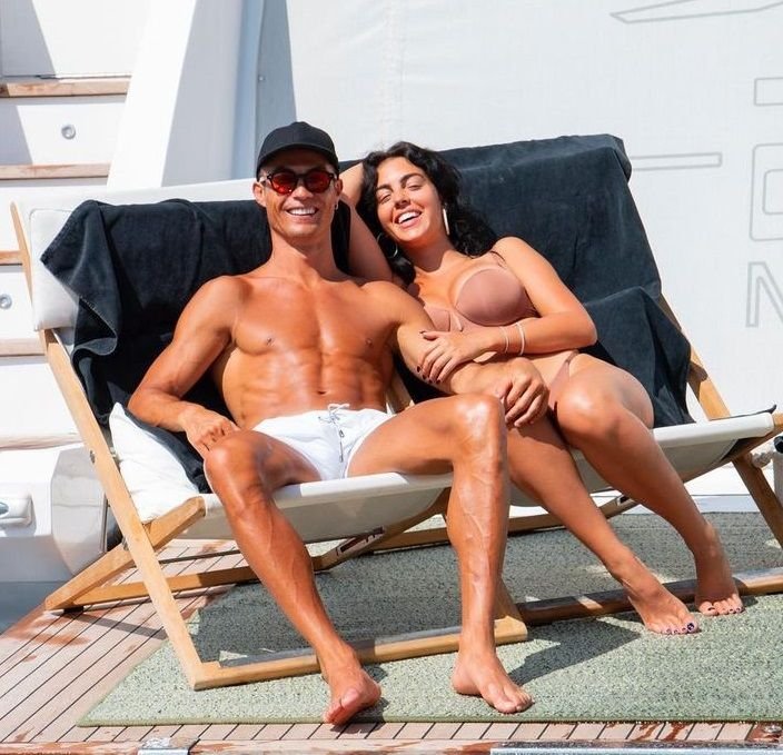 Cristiano Ronaldo a dat Instagramul peste cap! Postarea care a adunat 6 milioane de like-uri într-o oră: „Prezentul și viitorul”_6