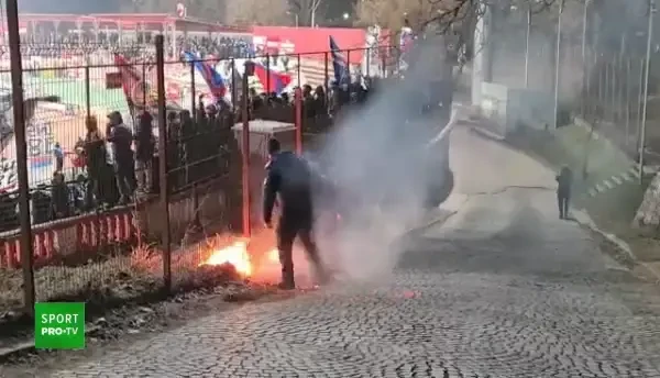 Incidente la Dinamo - FCSB! Jandarmii și pompierii au intervenit