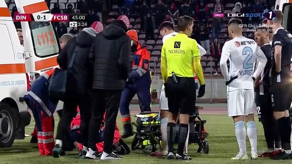 Accidentare horror în finalul primei reprize din Dinamo - FCSB! Două ambulanțe au intrat pe teren_2