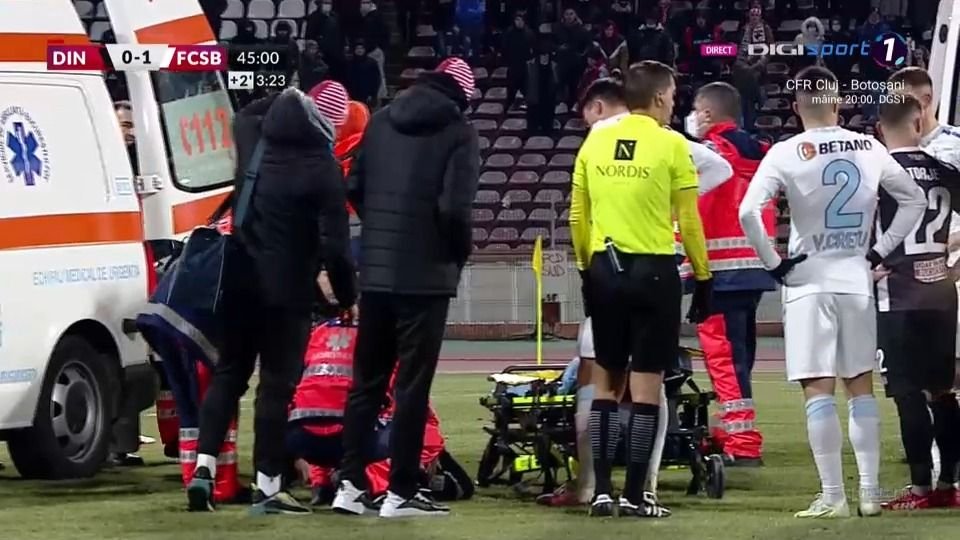 Accidentare horror în finalul primei reprize din Dinamo - FCSB! Două ambulanțe au intrat pe teren_3