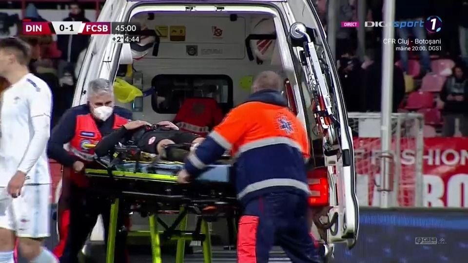 Accidentare horror în finalul primei reprize din Dinamo - FCSB! Două ambulanțe au intrat pe teren_7