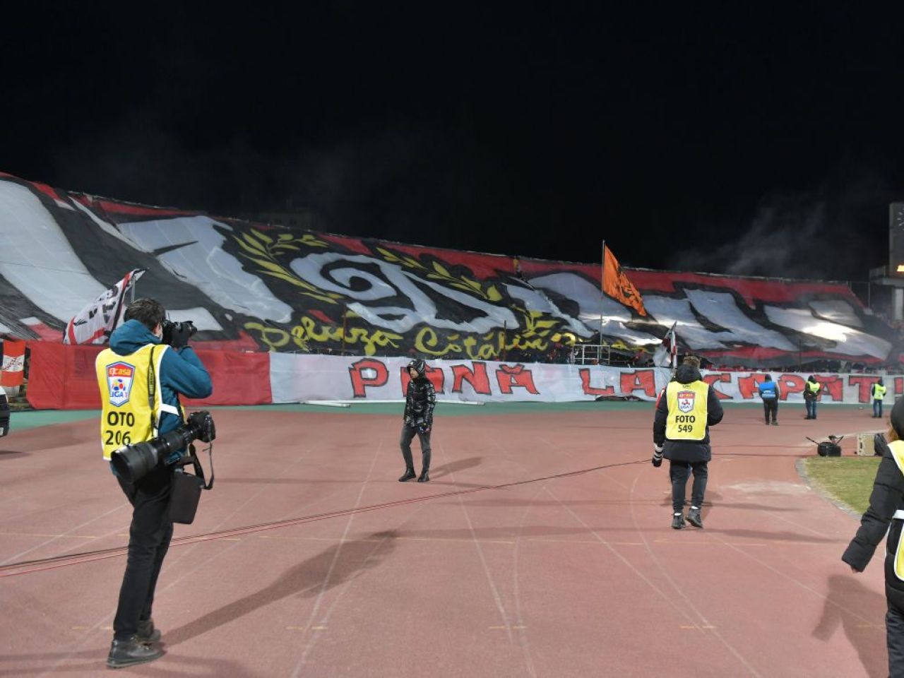Au curs ironiile pentru Dinamo! Scandările și bannerele afișate de fanii lui FCSB: