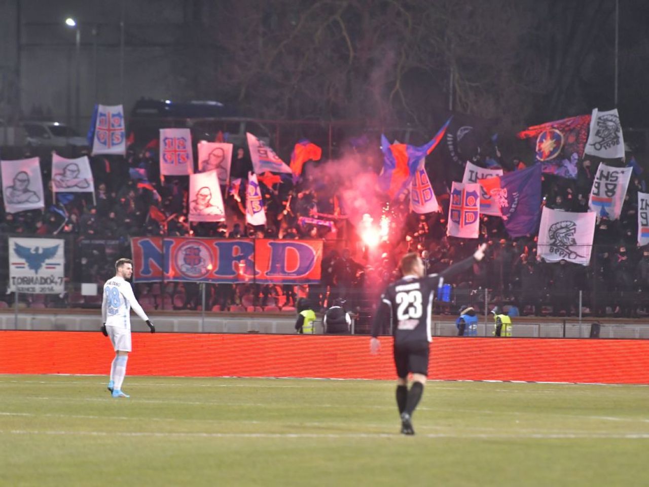Au curs ironiile pentru Dinamo! Scandările și bannerele afișate de fanii lui FCSB: