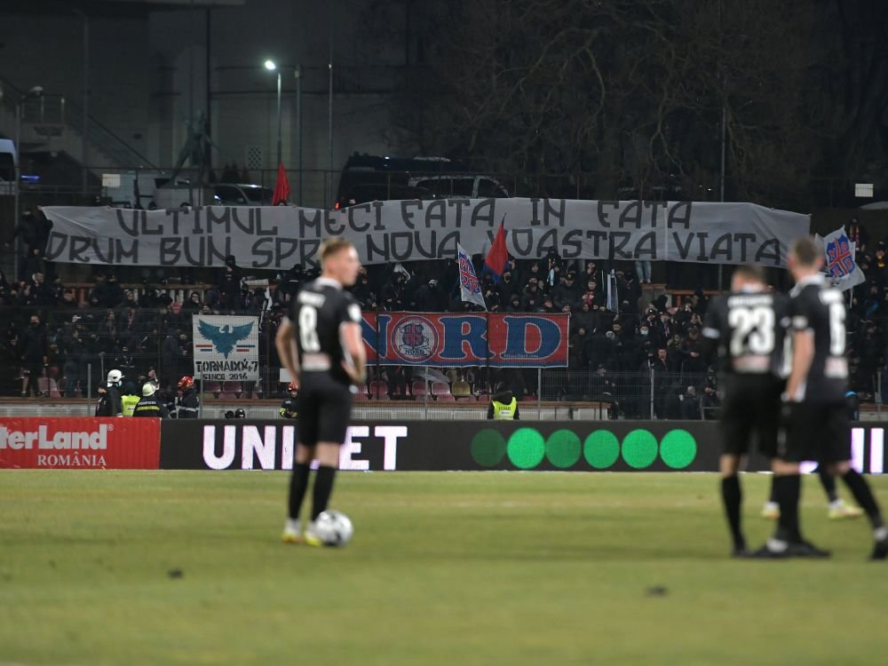 Au curs ironiile pentru Dinamo! Scandările și bannerele afișate de fanii lui FCSB: 