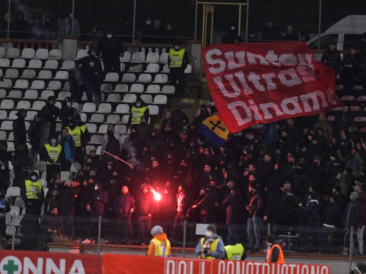 Au curs ironiile pentru Dinamo! Scandările și bannerele afișate de fanii lui FCSB: