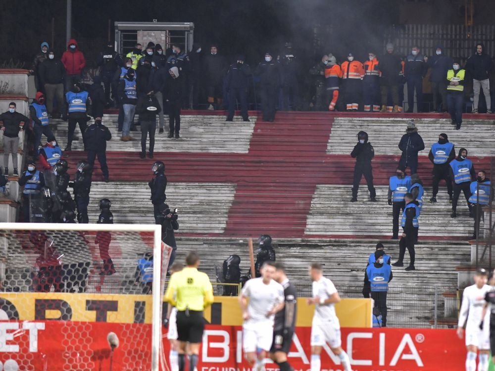 Au curs ironiile pentru Dinamo! Scandările și bannerele afișate de fanii lui FCSB: 