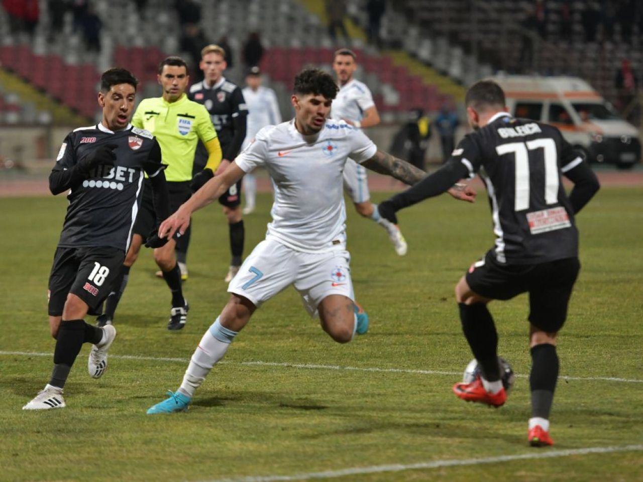Fotbaliștii de la FCSB care și-au pierdut locul în echipa lui Petrea: „Îi va fi greu să joace în fața lui!” _3