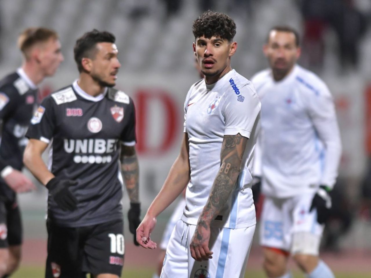 Fotbaliștii de la FCSB care și-au pierdut locul în echipa lui Petrea: „Îi va fi greu să joace în fața lui!” _5