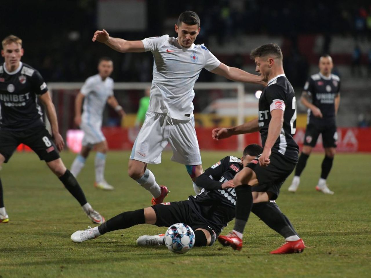 „N-am înțeles de ce a fost adus! Arată ca un burger!” Torje, făcut praf după meciul cu FCSB_2