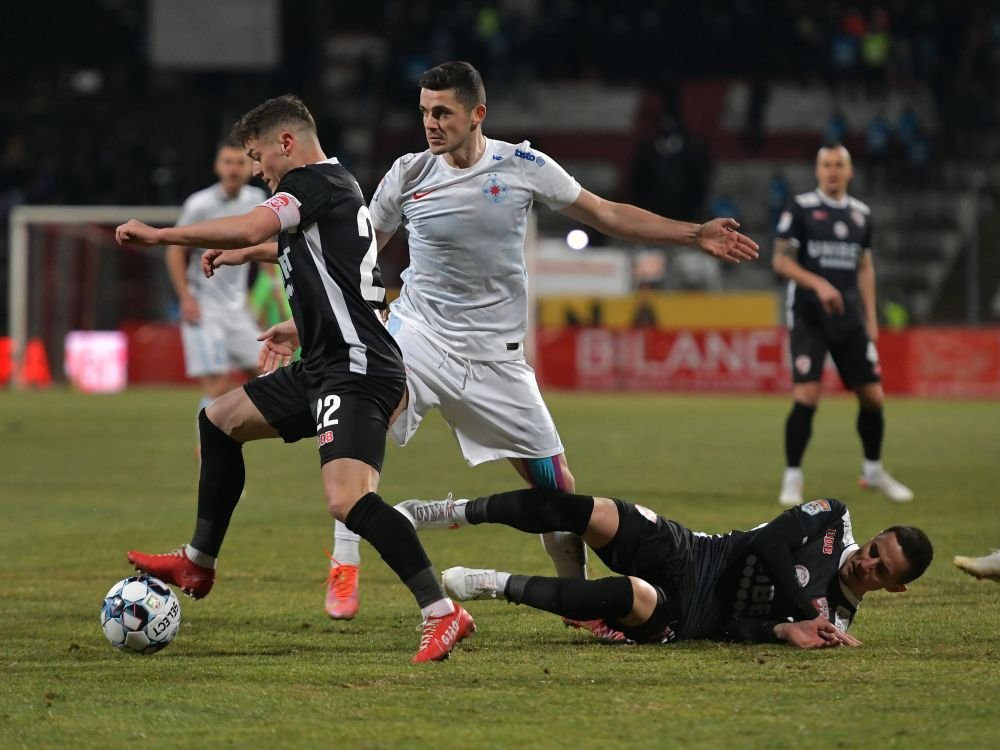 „N-am înțeles de ce a fost adus! Arată ca un burger!” Torje, făcut praf după meciul cu FCSB_3