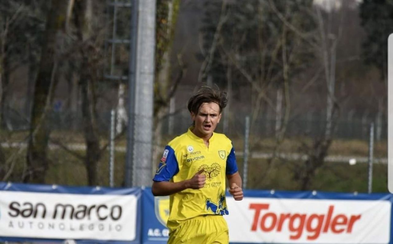 Juniorul român dat ca transferat la Napoli a semnat cu o altă echipă din Italia!_11