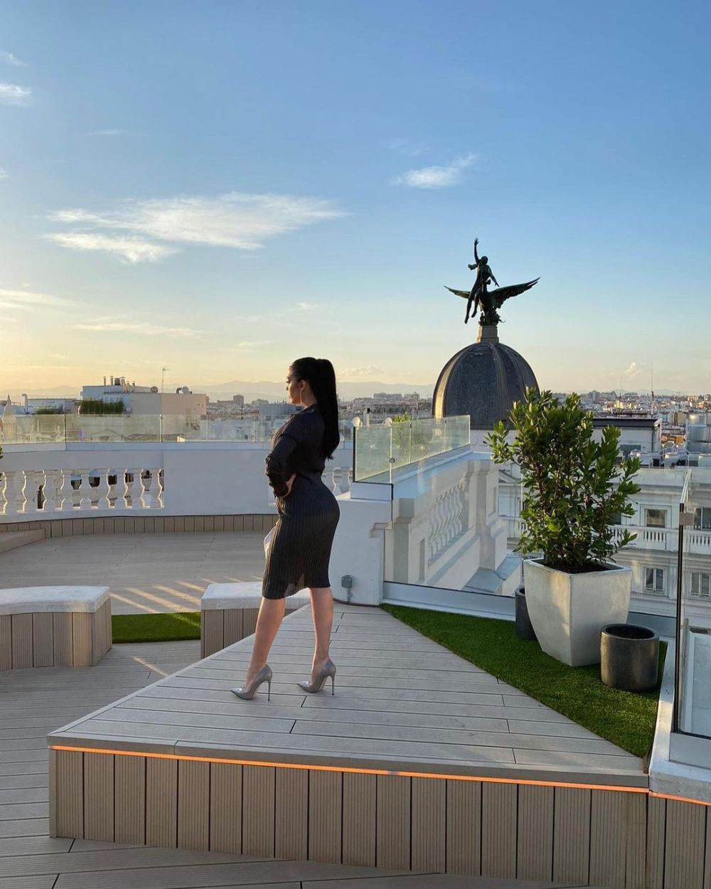 Georgina Rodriguez, imagini spectaculoase din Dubai. S-a pozat în costum de baie, însărcinată în ultimul trimestru cu gemeni_25