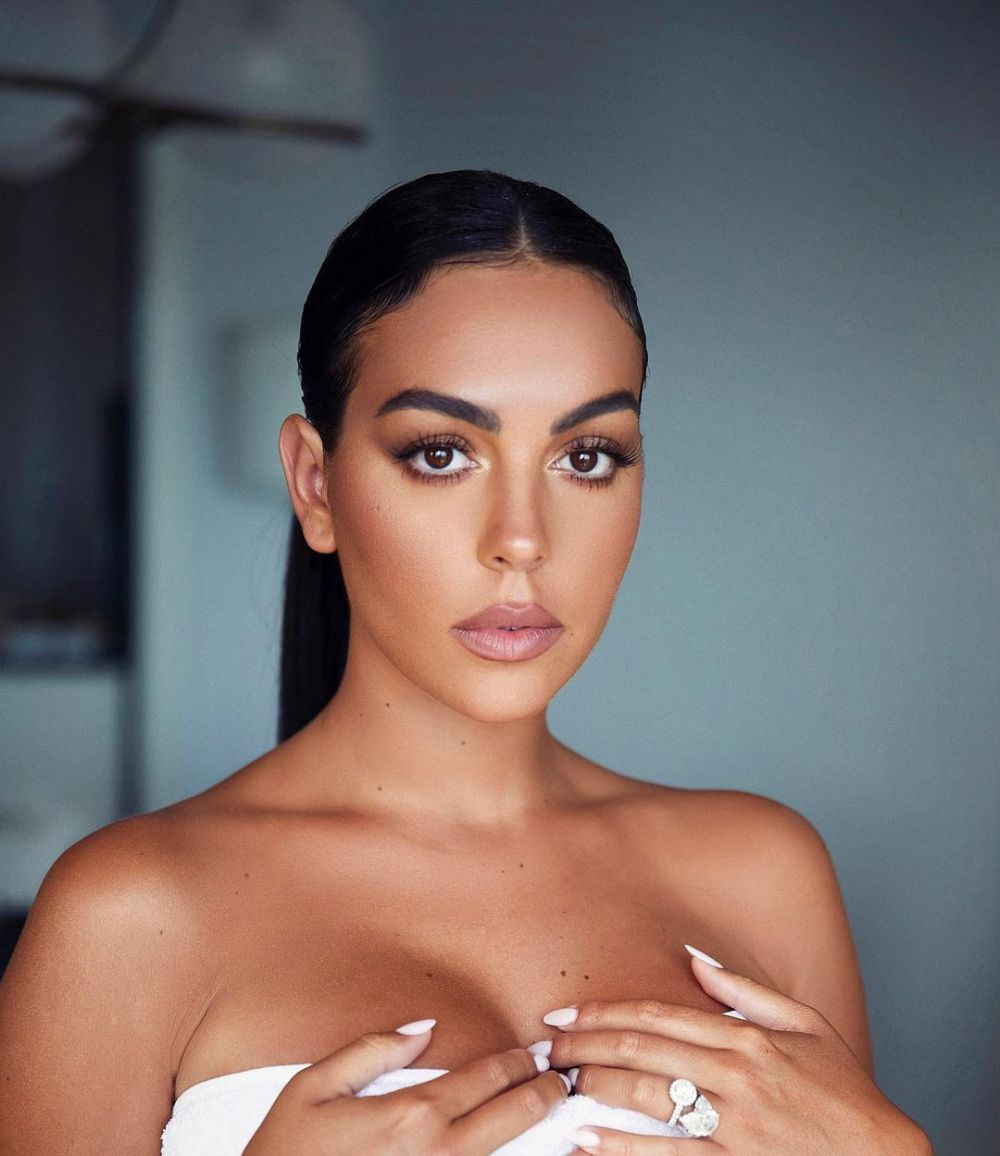 Georgina Rodriguez, imagini spectaculoase din Dubai. S-a pozat în costum de baie, însărcinată în ultimul trimestru cu gemeni_31