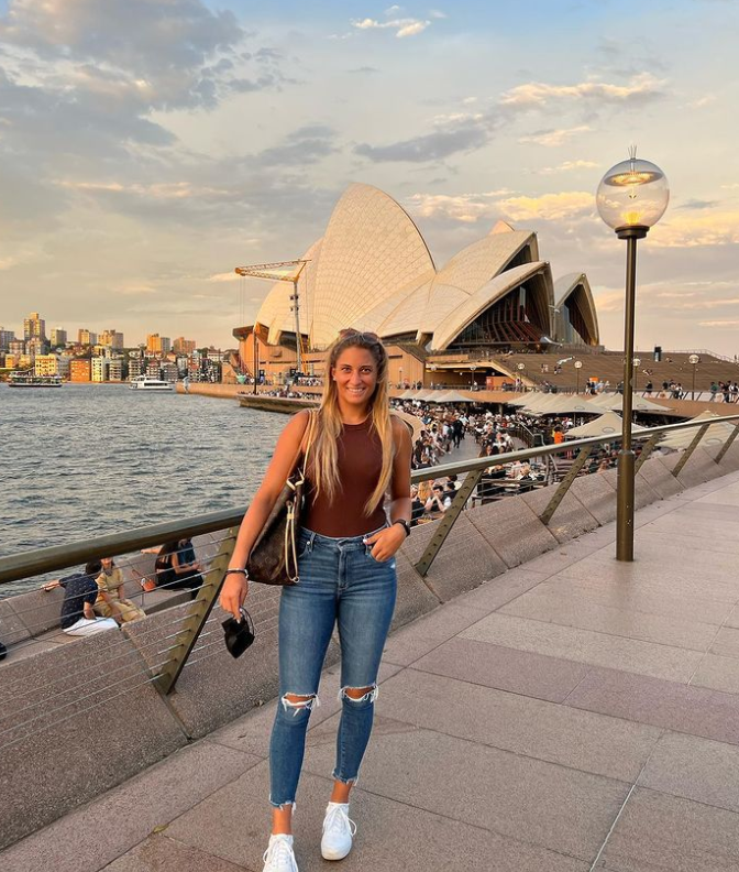 Cele mai sexy picioare din WTA? Revelația tenisului din Ungaria a impresionat în Australia nu doar pe terenul de joc_10