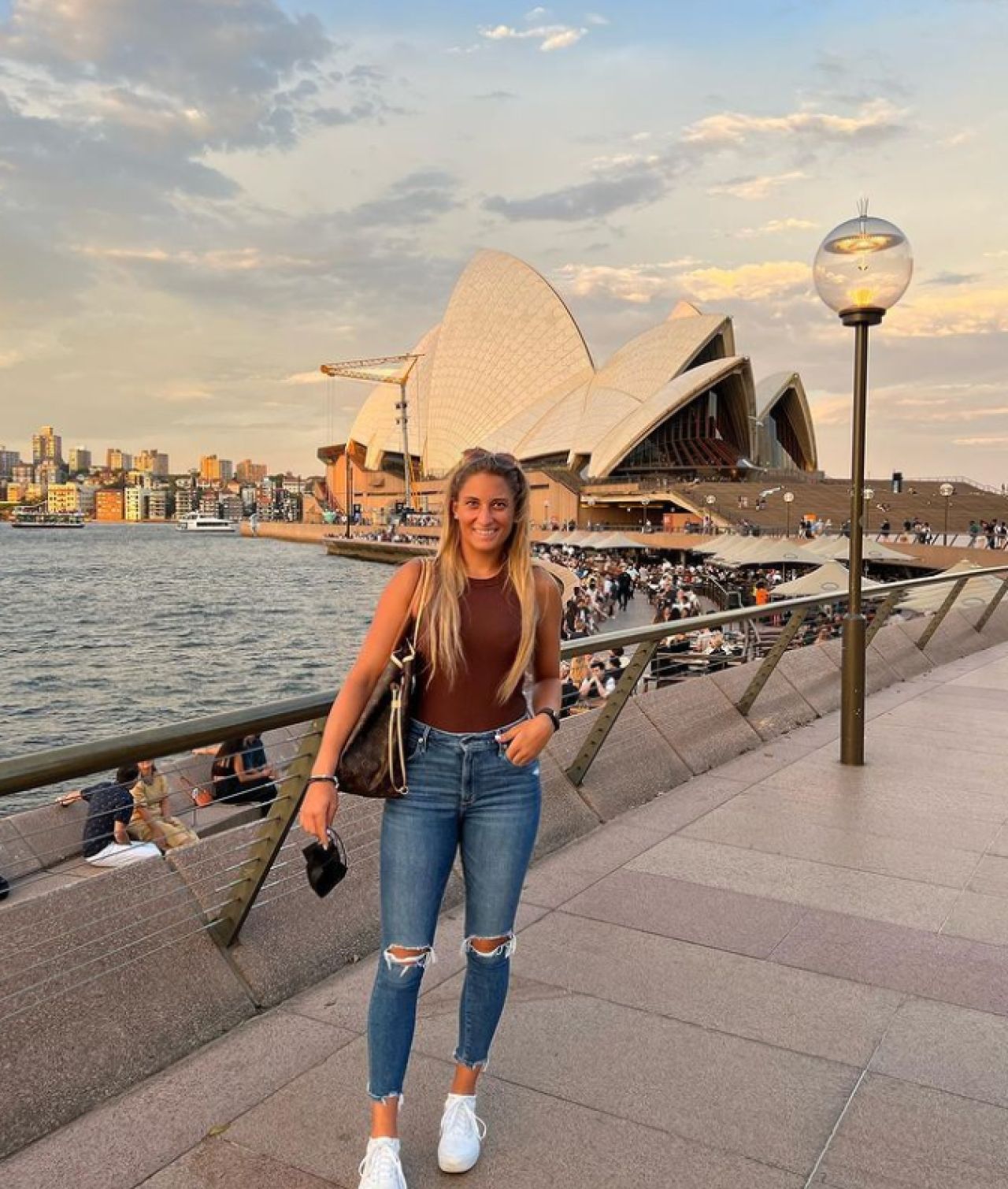 Cele mai sexy picioare din WTA? Revelația tenisului din Ungaria a impresionat în Australia nu doar pe terenul de joc_10