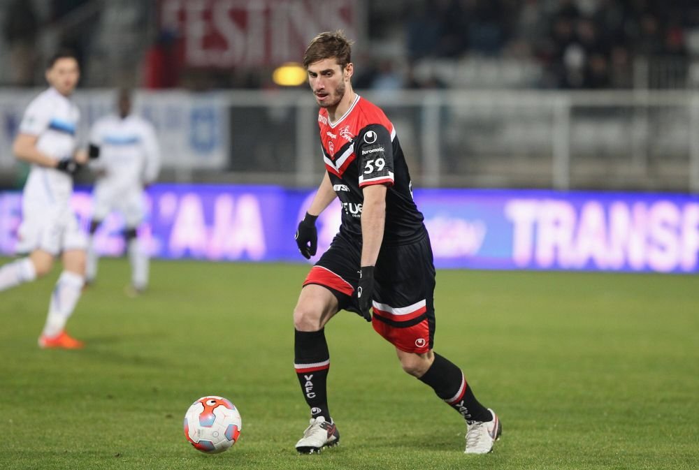 OFICIAL | Transferuri pe bandă rulantă la Dinamo! ”Câinii” au luat un fundaș francez_7