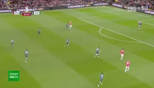 GOOOOOL UNITED! Jadon Sancho se demarcă de lângă apărătorii lui Middlesbrough, pătrunde în careu și șutează, învingându-l pe portarul oaspeților