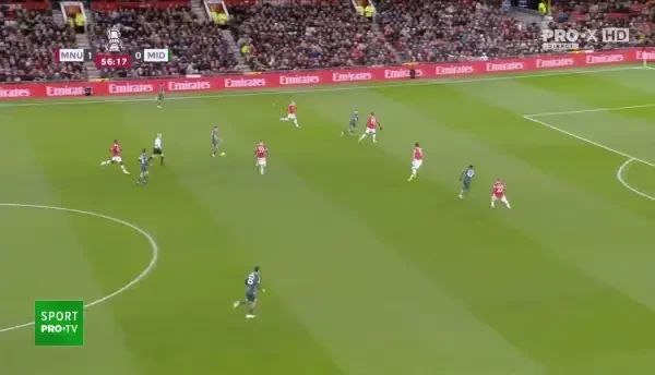 OCAZIE MIDDLESBROUGH! Crooks șutează puternic din interiorul careului, dar Henderson intervine și respinge balonul peste poartă