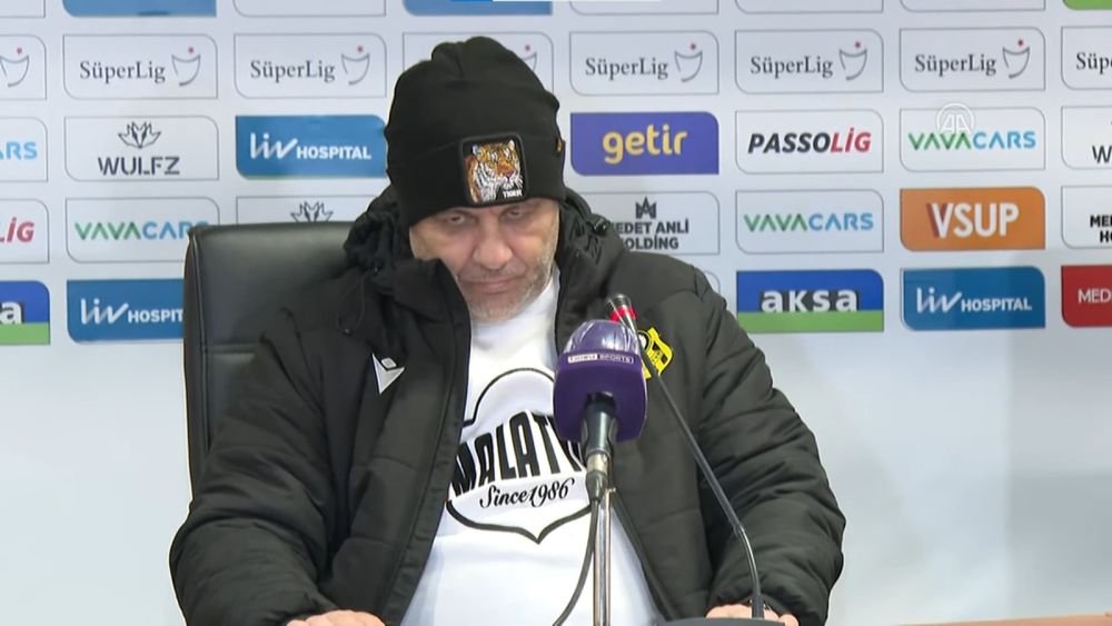 Șumudică, supărat la conferință, după &icirc;ncă o &icirc;nfr&acirc;ngere: &bdquo;Nu am văzut așa ceva &icirc;n 20 de ani!&rdquo;&nbsp;