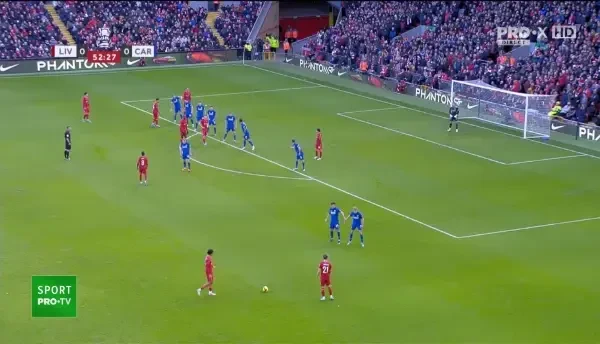 GOOOOL LIVERPOOL! Alexander-Arnold centrează perfect din lovitură liberă, Diogo Jota se înalță din apropierea punctului cu var și trimite superb, cu capul, direct în poartă!