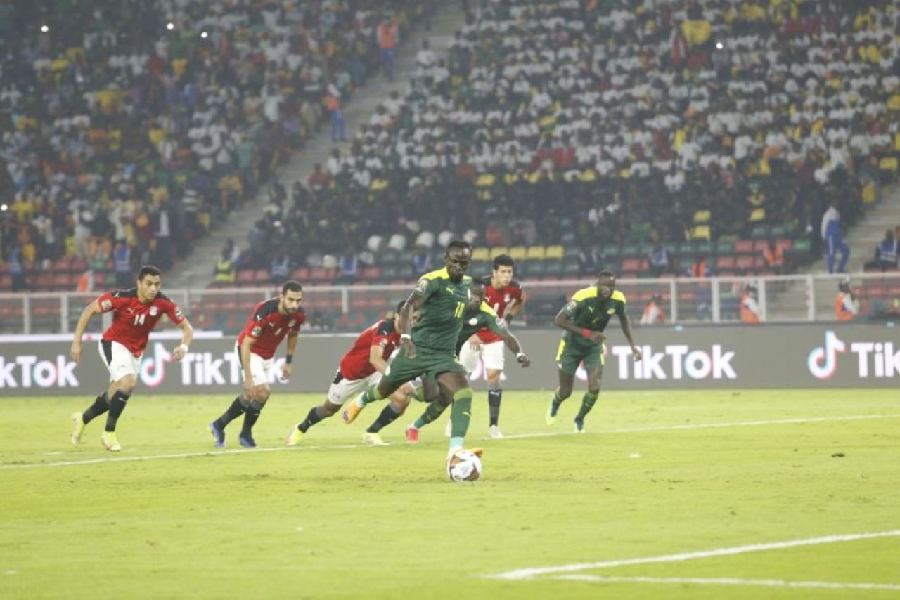 Mane l-a bătut pe Salah! Senegalul câștigă Cupa Africii după o finală decisă la penalty-uri cu Egipt_1