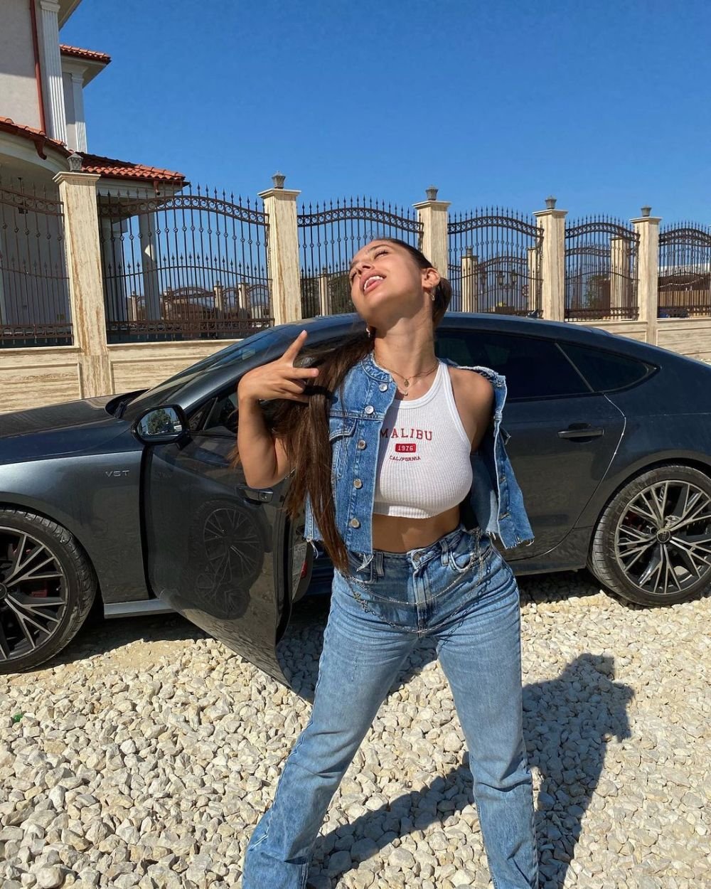 Iubita lui Florinel Coman, forme spectaculoase a la Kim Kardashian. Gigi Becali a dezvăluit că Ioana este însărcinată _9