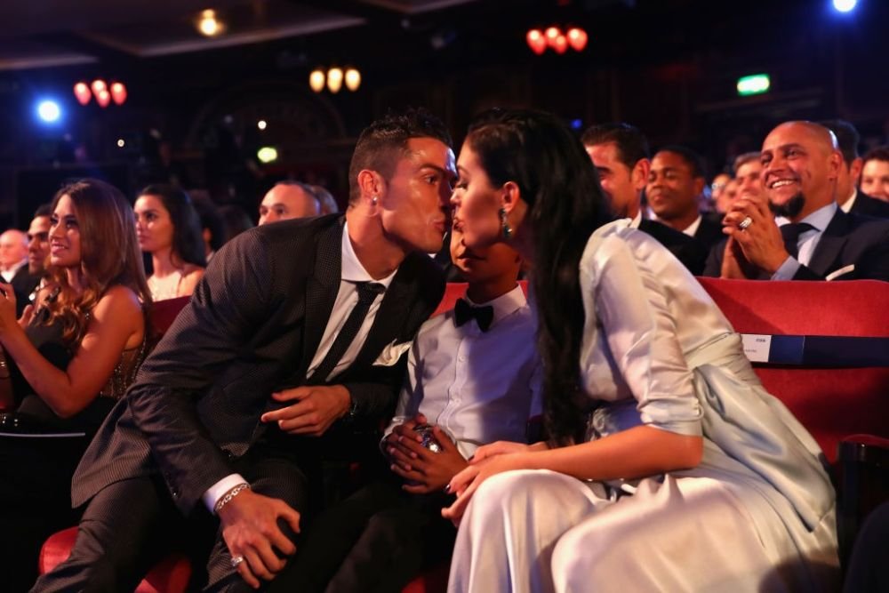 Cât costă mașina pe care Georgina Rodriguez i-a cumpărat-o lui Ronaldo de ziua lui. Portughezul a izbucnit în lacrimi _6