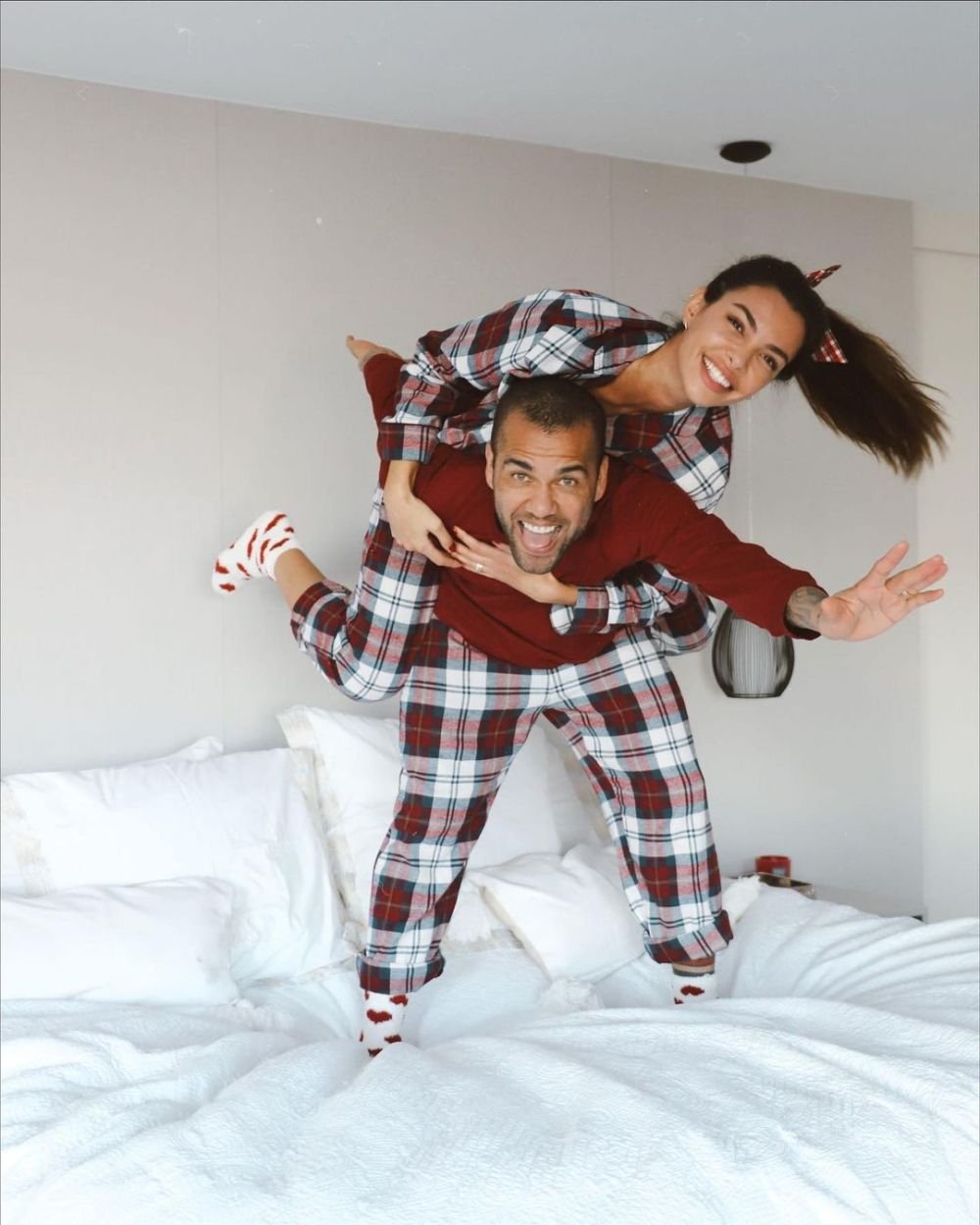 Cum a reacționat Dani Alves când un fan i-a complimentat soția: 