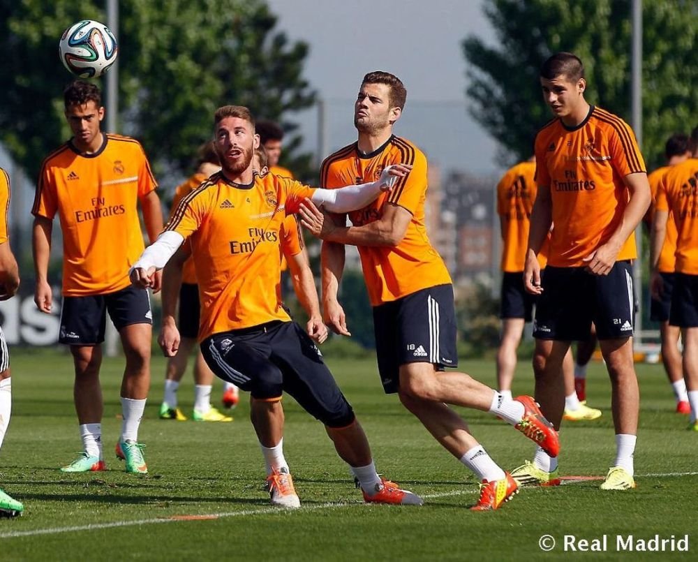 S-a orientat bine! A fost jucător la Real Madrid, dar a cunoscut luxul după ce s-a însurat cu o milionară mai în vârstă cu 18 ani _17