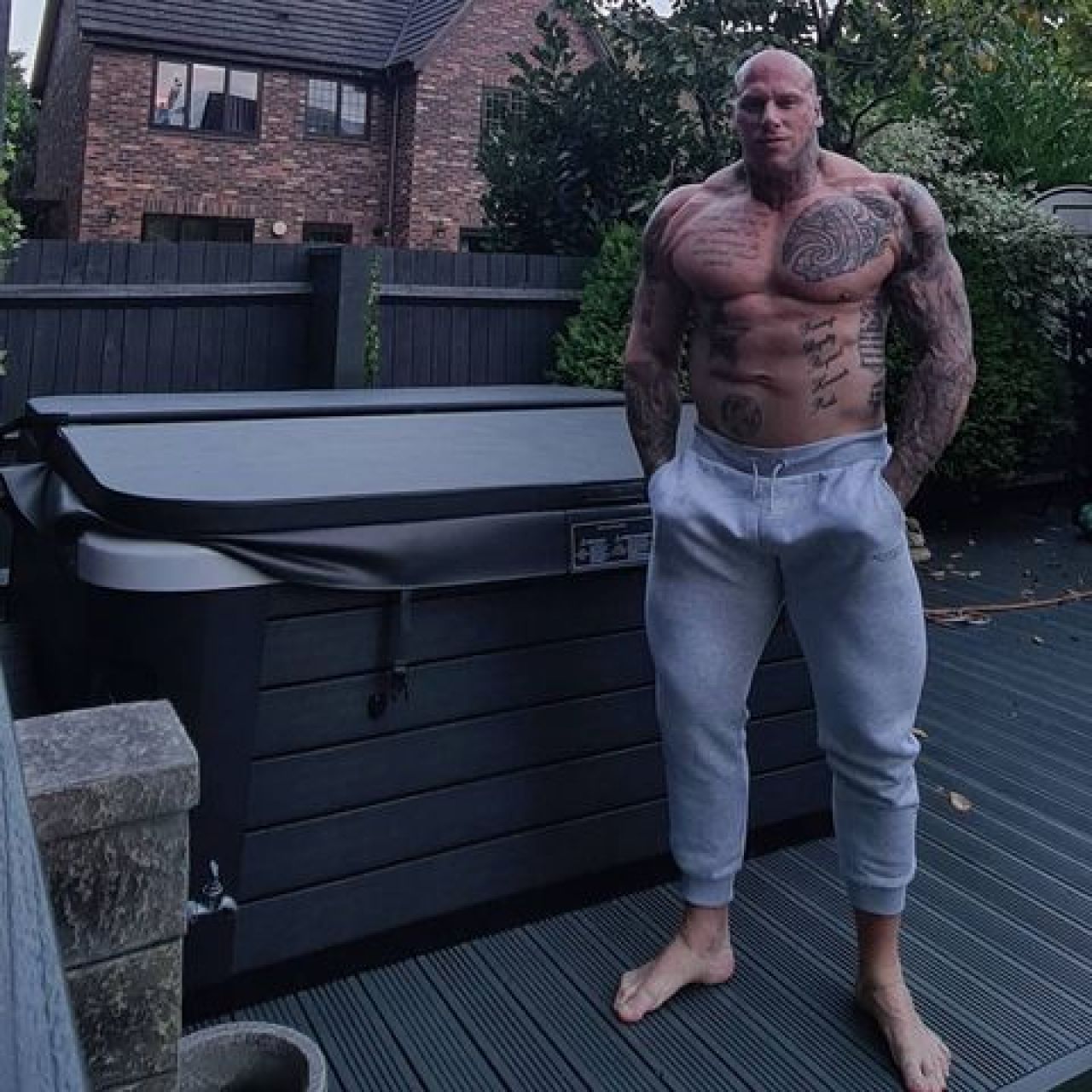 Rico Verhoeven, testul abdomenului ”de fier”! A încasat pumni în abdomen de la ”cel mai înfricoșător om din lume”_4
