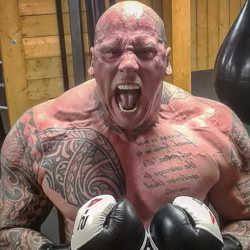 Rico Verhoeven, testul abdomenului ”de fier”! A încasat pumni în abdomen de la ”cel mai înfricoșător om din lume”_6