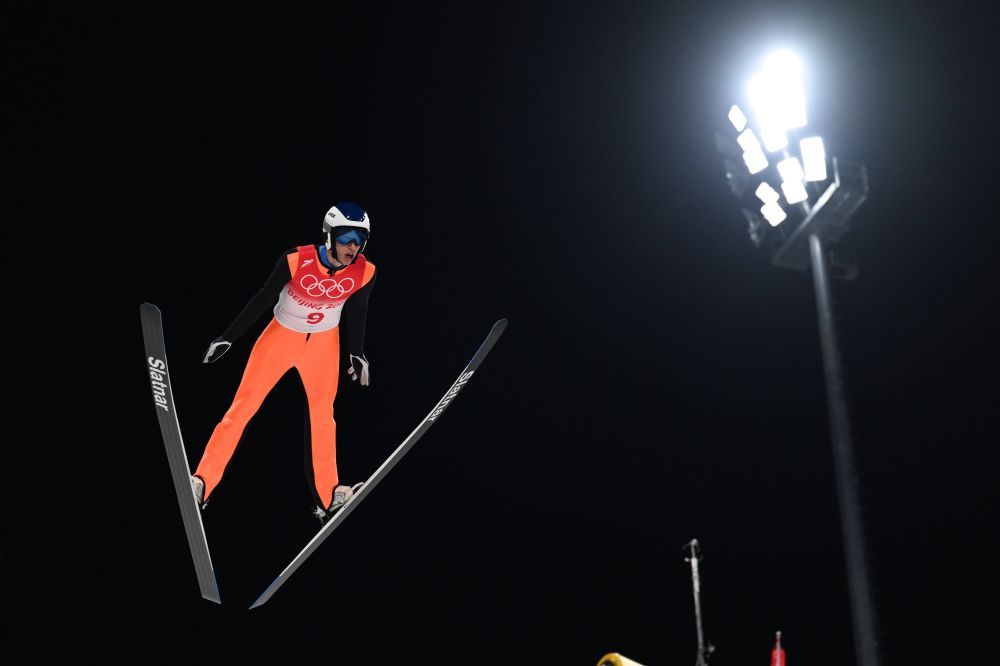 La 20 de ani, concurează cu cei mai buni din lume! Daniel Cacina s-a calificat în finala de sărituri cu schiurile de la Beijing_5