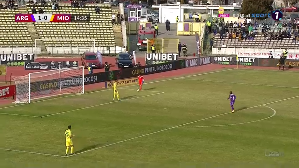 Fază cum rar se vede &icirc;n fotbal, la FC Argeș - CS Mioveni! Portarul a degajat &icirc;ntr-un coechipier și mingea a intrat &icirc;n poartă