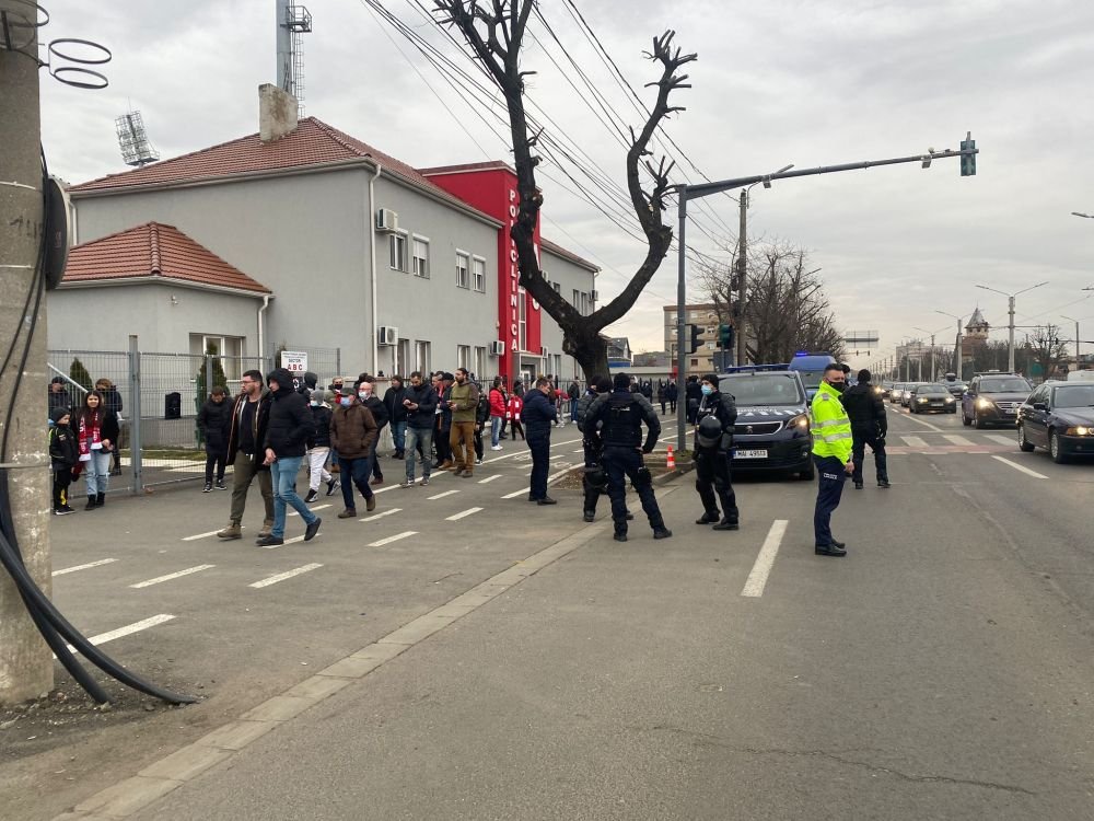 Acte de huliganism &icirc;naintea meciului dintre UTA și Dinamo! Fanii celor două echipe s-au bătut pe străzi