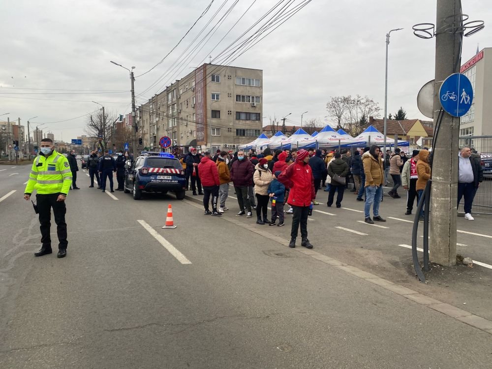 Acte de huliganism înaintea meciului dintre UTA și Dinamo! Fanii celor două echipe s-au bătut pe străzi_3