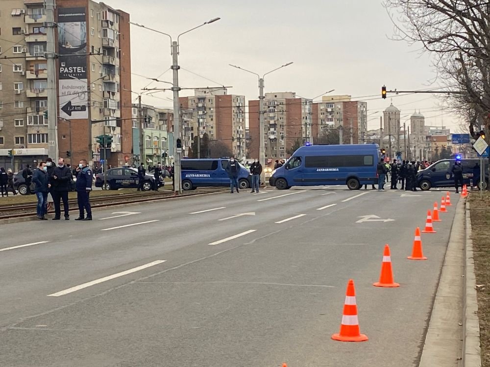 Acte de huliganism înaintea meciului dintre UTA și Dinamo! Fanii celor două echipe s-au bătut pe străzi_4