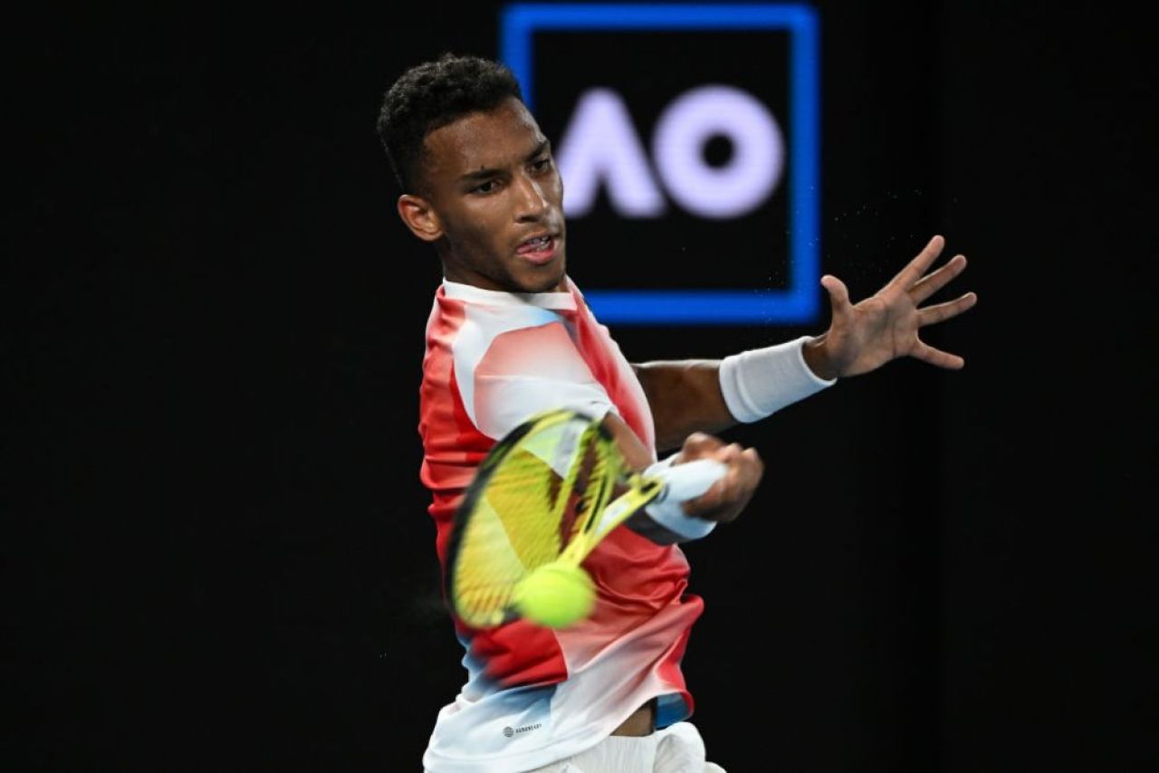 Dacă nu din prima, a noua oară tot iese! Felix Auger-Aliassime l-a bătut pe Tsitsipas la Rotterdam și a câștigat primul titlu ATP_1