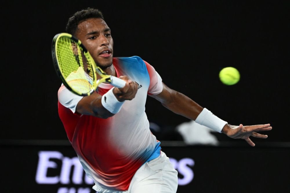 Dacă nu din prima, a noua oară tot iese! Felix Auger-Aliassime l-a bătut pe Tsitsipas la Rotterdam și a câștigat primul titlu ATP_4