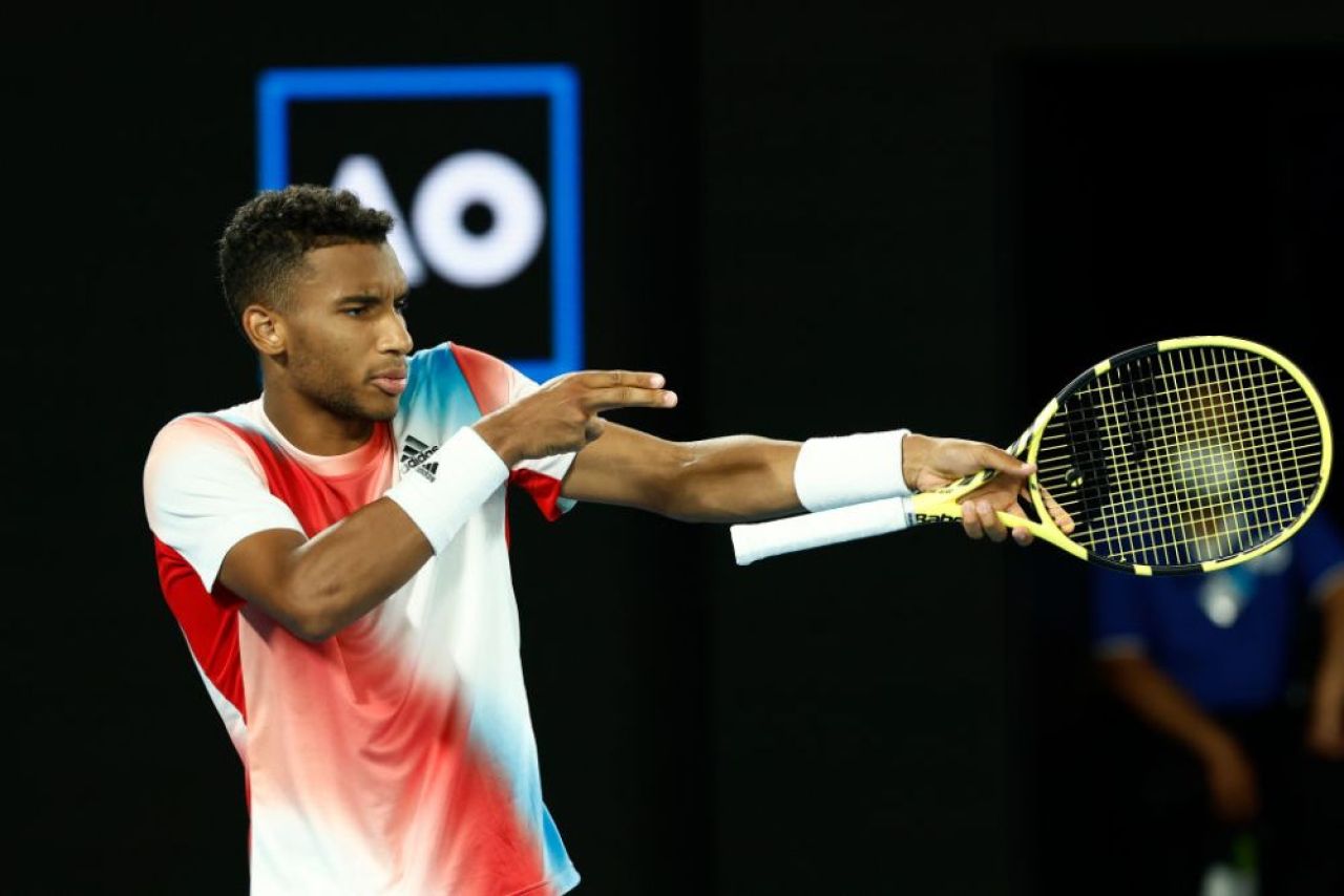 Dacă nu din prima, a noua oară tot iese! Felix Auger-Aliassime l-a bătut pe Tsitsipas la Rotterdam și a câștigat primul titlu ATP_5