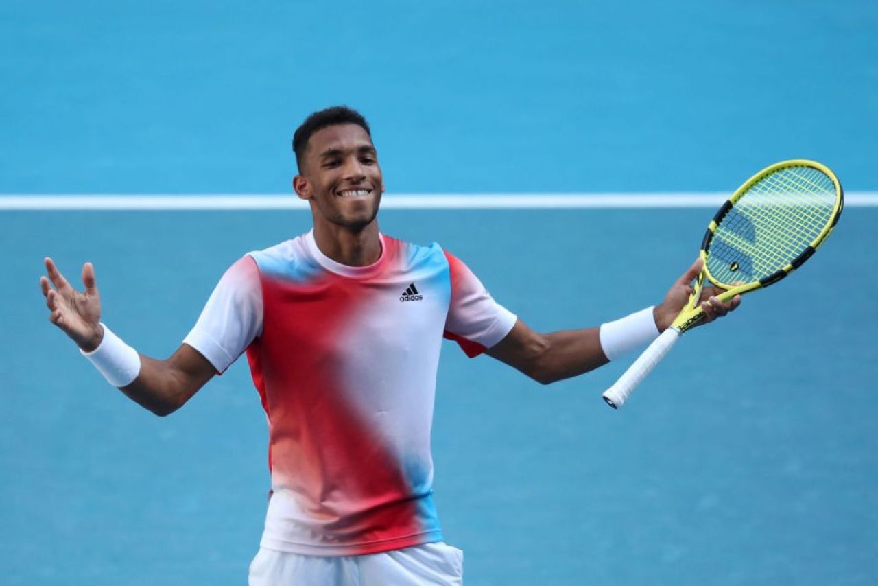 Dacă nu din prima, a noua oară tot iese! Felix Auger-Aliassime l-a bătut pe Tsitsipas la Rotterdam și a câștigat primul titlu ATP_6